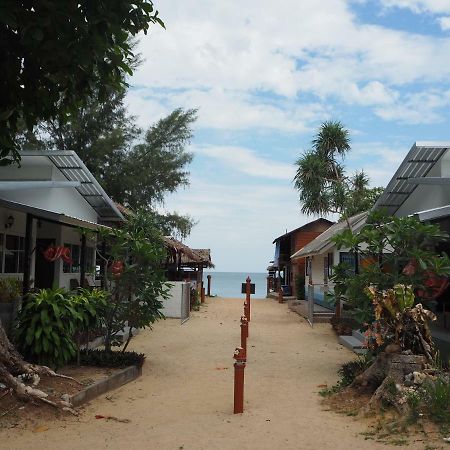 Bluesky Beach Bungalows Ko Lanta Buitenkant foto