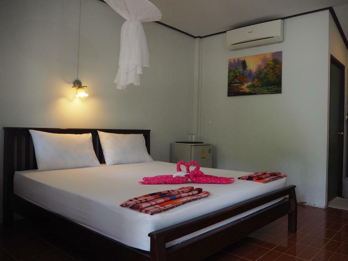 Bluesky Beach Bungalows Ko Lanta Buitenkant foto