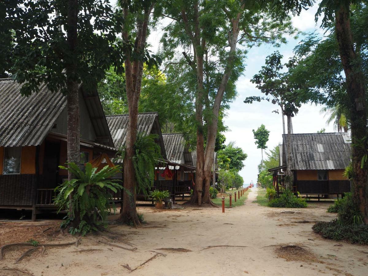 Bluesky Beach Bungalows Ko Lanta Buitenkant foto