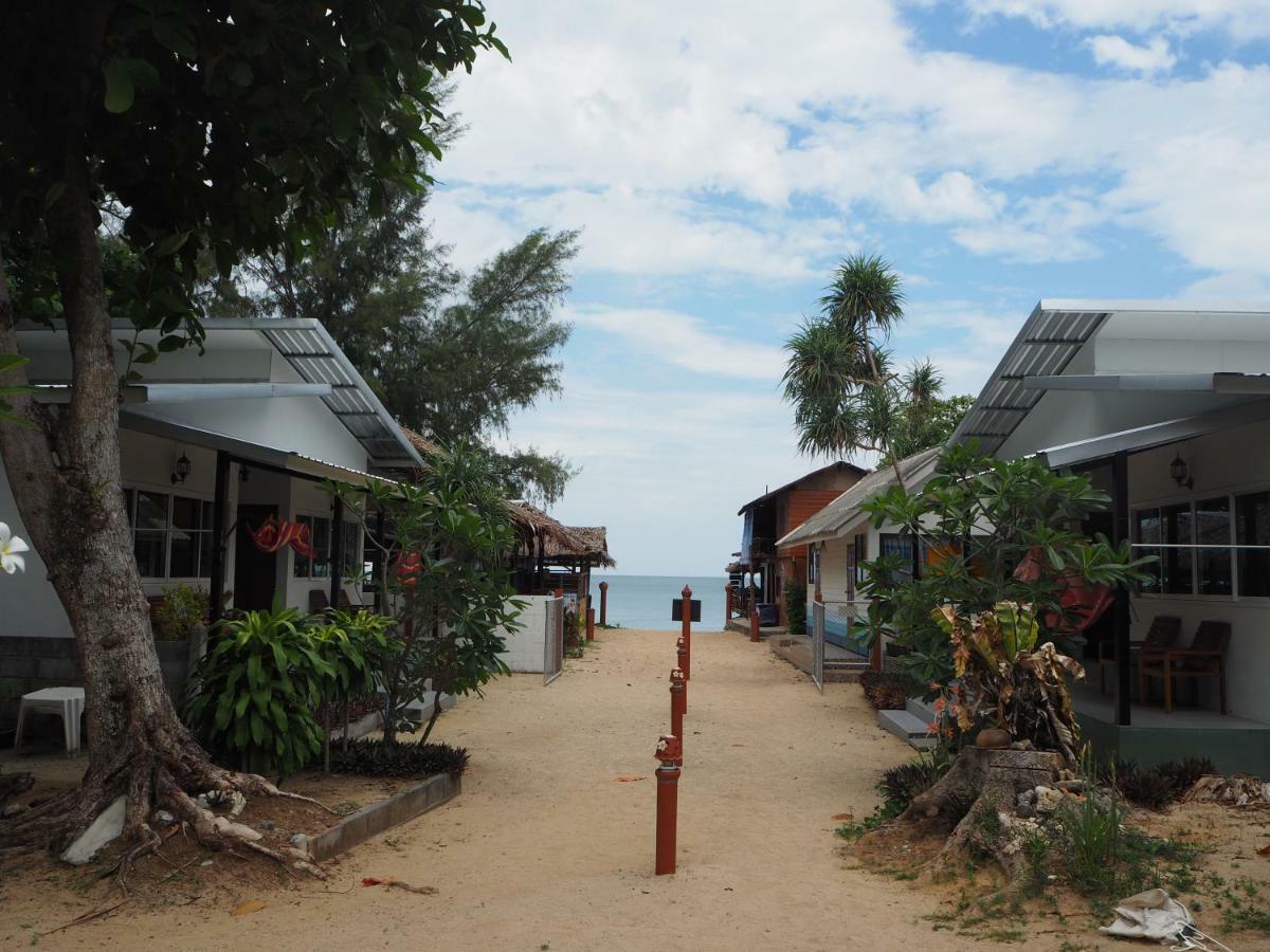 Bluesky Beach Bungalows Ko Lanta Buitenkant foto