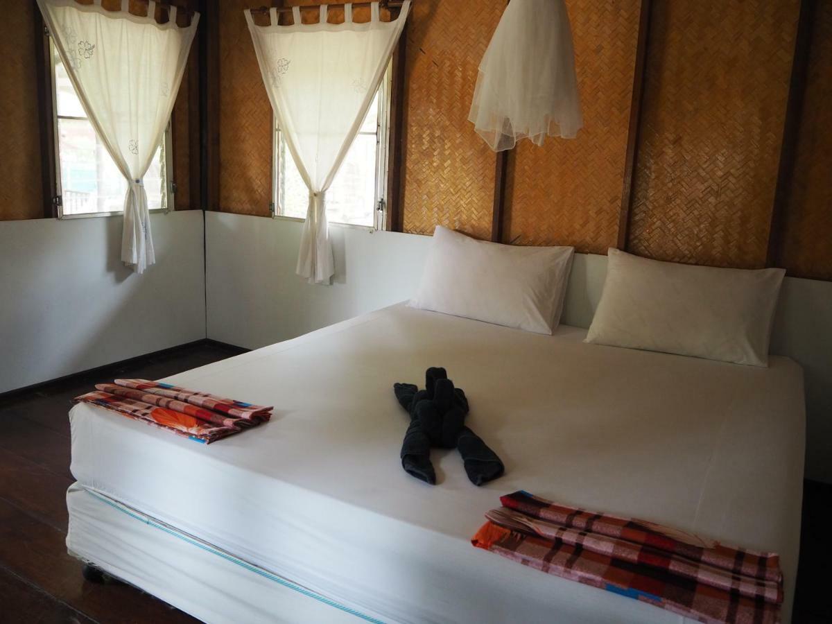 Bluesky Beach Bungalows Ko Lanta Buitenkant foto