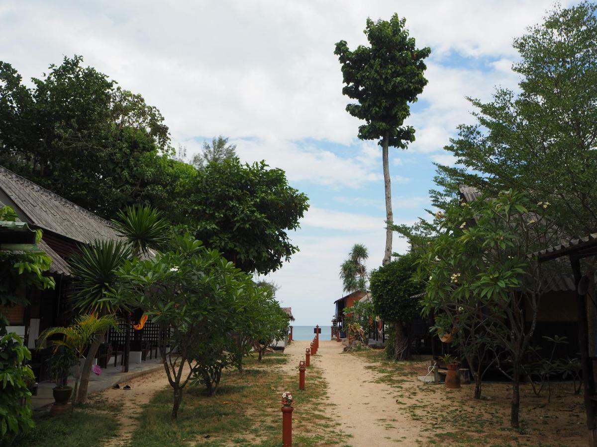 Bluesky Beach Bungalows Ko Lanta Buitenkant foto