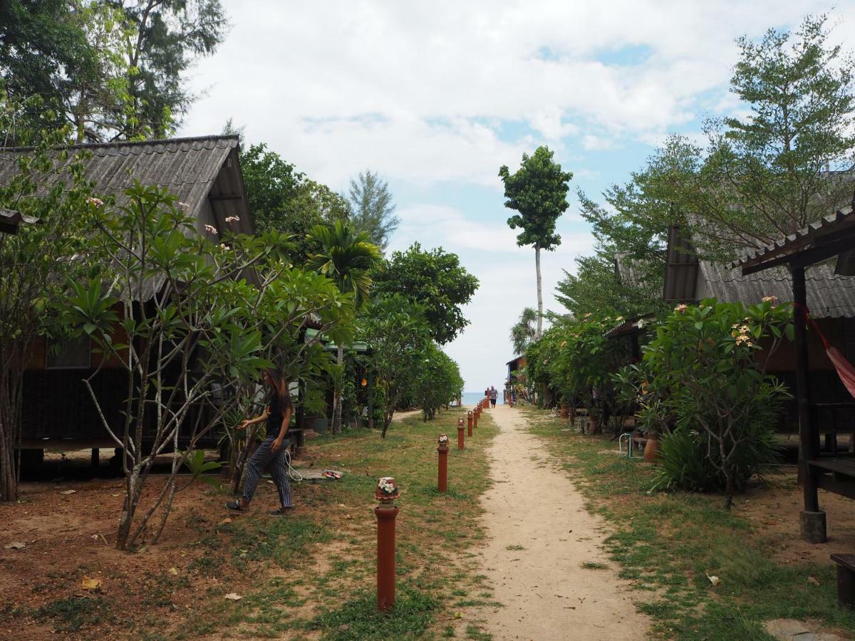 Bluesky Beach Bungalows Ko Lanta Buitenkant foto