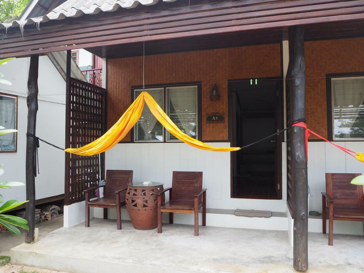 Bluesky Beach Bungalows Ko Lanta Buitenkant foto