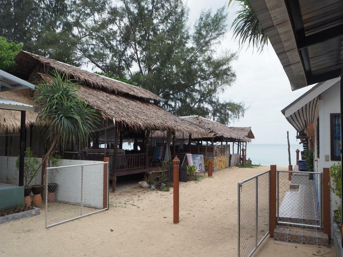 Bluesky Beach Bungalows Ko Lanta Buitenkant foto